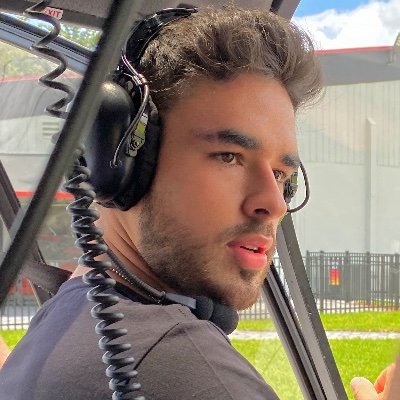 Cantante Colombiano del genero Pop Urbano
Abogado
Escucha mi nueva canción: Beber conmigo