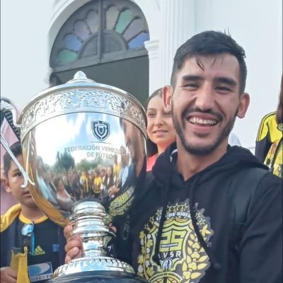 Amante al fútbol | DTFC ⚽🏆 | Emprendedor / Apasionado a la buena lectura y a las motocicletas 🏍️ | 🇻🇪.