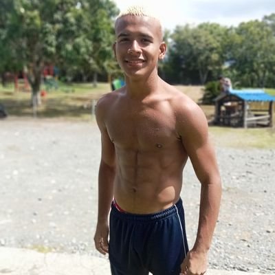 bailarín profesional🕺🏽🙌🏽❤️
futbolista❤️⚽
