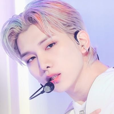 To the stars, who listen: parallel dimension traveller lost on this version of earth — || he/him || rp account