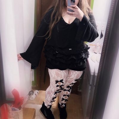 AlluringMango's profile picture. I need a lobotomy 🌸🦋🌻 || I love dolls, anime, plushies, FNaF and Lolita fashion. i am always in need of more doll friends 💖