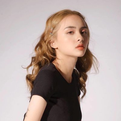 lopeknot's profile picture. Love and joy abound in life in the city, every moment is a memorable memory, marking the happiness and excitement of youth.