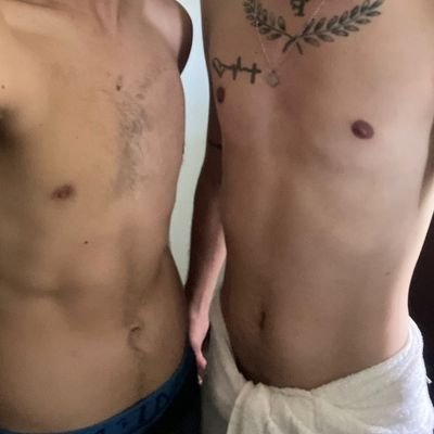 somos dos hombre de mente abierta, con muchas fantasías, morbosidades,
Y trios qué queremos mostrarles. Todo a un buen precio. 😈