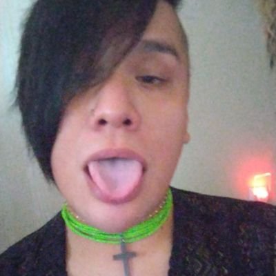 Helllo bitches it's FubarVanityy🍄🎧♓🍺🚬 what to say Im a Gay Native Stoner, and I hate my life, you should follow me Cause your Awesome!!! I love you🖤