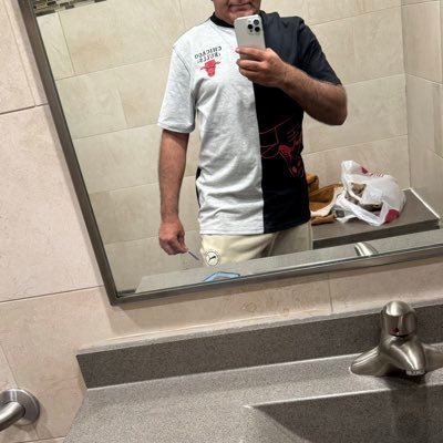 Peshawarian based in USA 🇺🇸. like to make new friends from the lifestyle(swingers). interested in 3some, HotWife, groupsex, party, dance, drinks, nightlife.