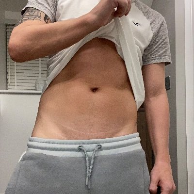Early 30's gym fit lad | Always horny I Lover of 🍌 and 🍑 | Verse | Naturally smooth | DM's open for chat/collab's | Gloryhole I Just4fans for more content I