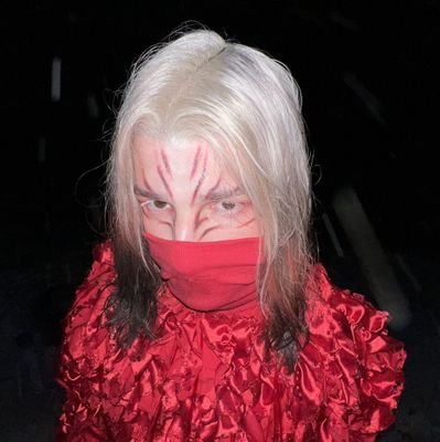 theosviadage's profile picture. 'se permita ser inteiro, sabendo que nunca vai ser.'  

|•any pronouns•|