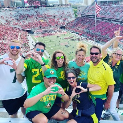 Father 👶 , Oregon Duck Alum 🦆, Runner 🏃‍♀️, and Sports Junkie 🏈 🏀 ⚾️ ⚽️ 🏒