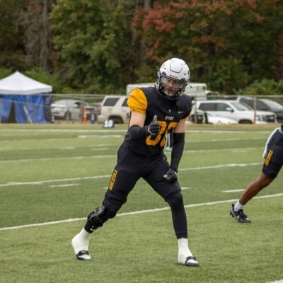 6’1 WR 200lb @Etbu football