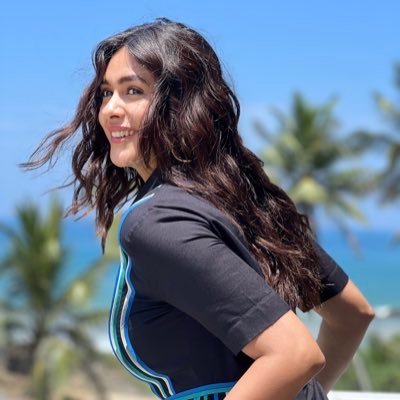 Mrunal Thakur Profile