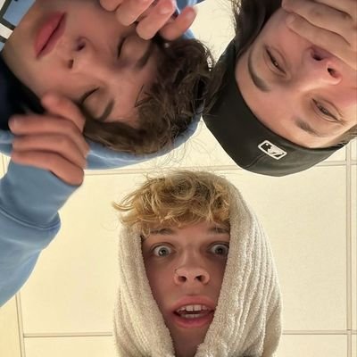 tripletsdetails's profile picture. a pic and four details 🔍 of sturniolo triplets 🤍🩹