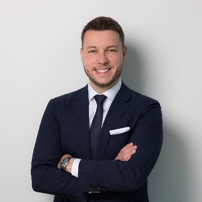Rechtsanwalt 👨🏻💻⚖️ | Corporate, M&A, Venture Capital 🚀 | hier ausschließlich privat 📈 🏋🏻♂️ 🚵🏻♂️ 🏌🏻♂️ ⌚️ 🐕 🚗 🔋 ⚡️ 🌱 🇩🇪 🇸🇪 🇯🇵