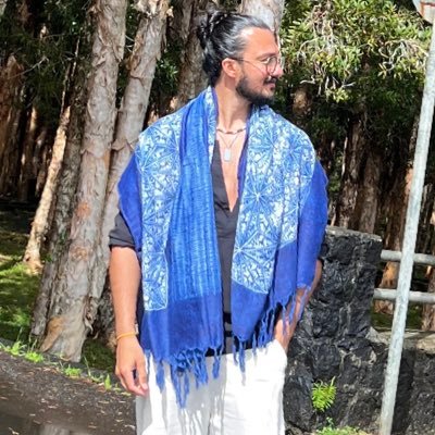 انا العائدُ من الموت, ورثتُ فصاماً والكثير من السوء ... صدر لي كتاب #هذيان_شيطان|| و كتاب #إنها_لظى