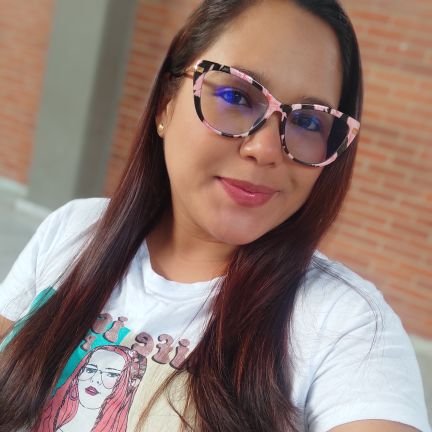 Maestra, mamá, feminista. Amante de las buenas historias y el café. ¿Cómo es que tú me descifraste?