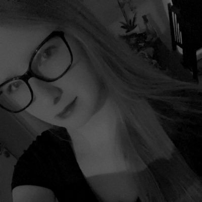 ChocoCeli_'s profile picture. Ravenclaw 🦅 💙 Vertrauensschüler | @Orangenschweif BestHogwartsfriend 💛 | #LaFamilia 🦌🦎 | 👻 ChocoCeli | https://t.co/9BqwYH2c4B Streamanfänger |