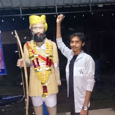 अभी तो उलगुलान का 'उ' भी नहीं लिखा है,
फिर भी नेताओं और कर्मचारियों में,
होड़ (भगदड़) मच गयी।
अभी तो सिर्फ पैन उठाया है,
अभी तो पुरा उलगुलान लिखना बाकी है।