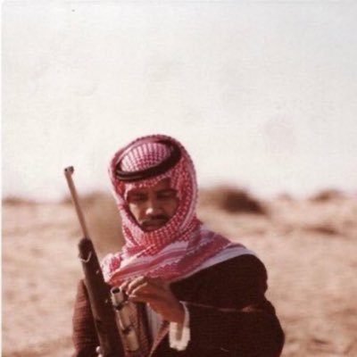 فارقه : و'الجو' هذا بك _ يليق طلتك _ تروي الخفوق مْن الظما / وآخذ مْن الغيم وافرش لك طريق منهو مثلك صارت ارضه من سما.