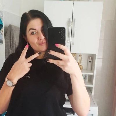 Laurette50076's profile picture. 