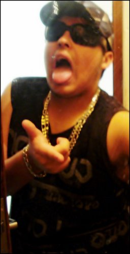 Um cara engraçado rs :} '