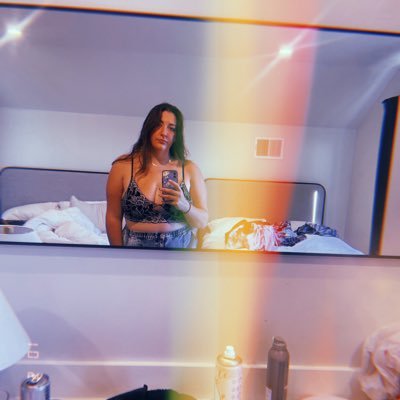 what_a_finch's profile picture. ° 28 ° she/her