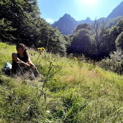 Ingeniera informática, bioinformática, docente, aventurera y soñadora nata, Tau'ri y entreguina de la Cuenca Minera del Nalón n'Asturies.