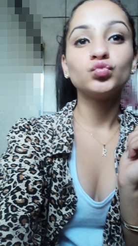 amooooooo esmalte , apaixonada por chocolate ,Moleca, realizada, atrapalhada,feia,gorda   e muito... mas MUUUITO feliz! ;)