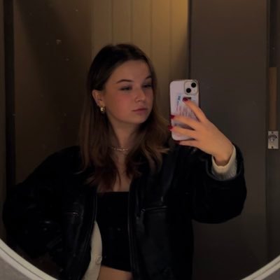 hxllyelizabeth's profile picture. 