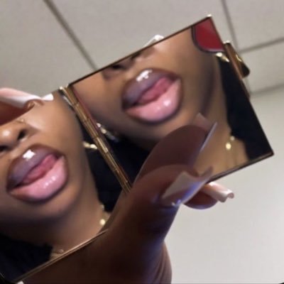 24. dm open , looking for a bestie 🤭 i love fems 😋 |