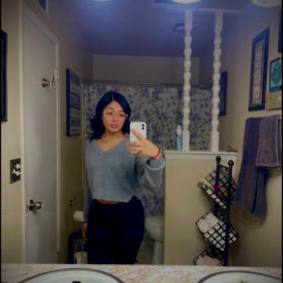 alexisss99_'s profile picture. anyways.