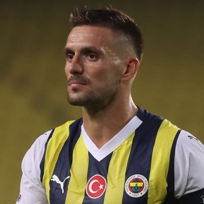 Senin sevgin erişilmez, hiçbirşeye benzemez @fenerbahce 💛💙