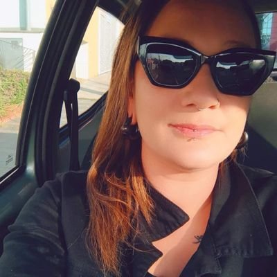 Malercia_'s profile picture. Ácida, porém um amor, porém ácida.