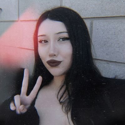 sapphomasochism's profile picture. nepobaby (la hija mimada del demonio)