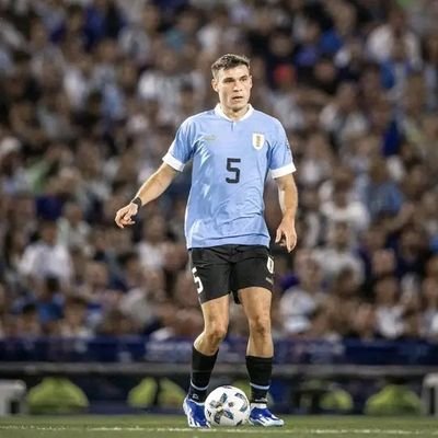 Oriundo de la república Oriental del Uruguay.
🌍Sur de Chile.
Hablo de Fulbo' y también habló de Fulbo'.
PEÑAROL .
Obdulio Varela.