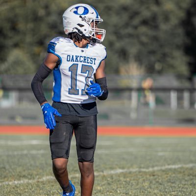 OakcrestHS ‘25 | 5’11 174| Wr/S |4.0 GPA | @OakcrestHSFB Email: Kmccullough4407@gmail.com Insta:_.ju1ce_ PSALM 23:4 🙏🏾