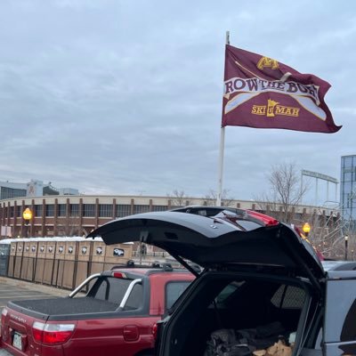 Former college offensive lineman/high school football coach. Avid @gopherfootball and MN sports fan. Giving back to the community **tweets are my own** 〽️🐿