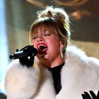 Kelly Clarkson Charts, Stats, and Updates