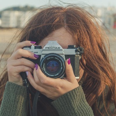 О себе... Недавно в Германии, еще меньше в Дрездене. Решила  здесь остаться. Надолго? Не знаю, жизнь покажет. А пока, здравствуйте люди, я с вами!