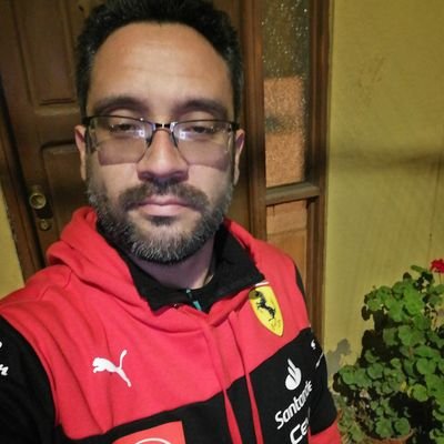 Cocinero, Papá humano y perruno 👶🐕‍🦺, Rock por sobre todo, difruto comer, si es italiana 🇮🇹 mejor, disfruto de la formula 1 desde los 8 años, Fan de Senna