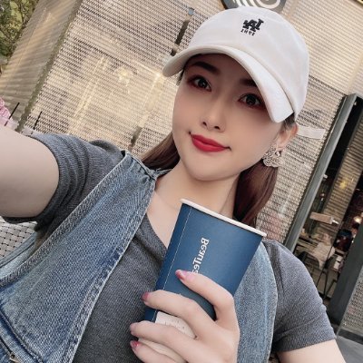 慌てて会う人もいれば、簡単に別れを告げる人もいます。
逃げるんです、花火臭い世間から。