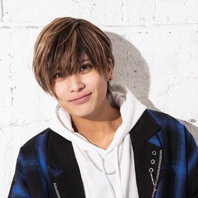 青色。2023/08/23 3rd Single「人と違って何が悪いっていうの?」発売決定