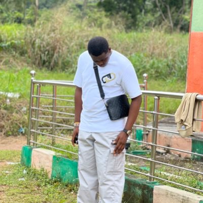 xam_mi4's profile picture. SneakerHead👟💜 • Chelsea FC💙