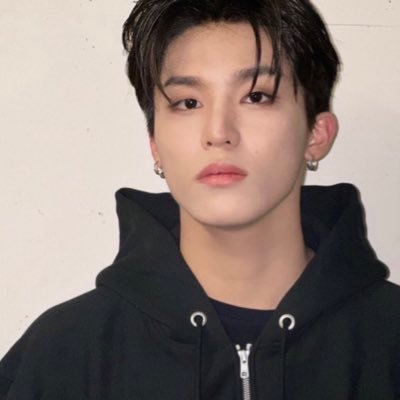 jjeorngwoo's profile picture. (2004) The superstar who seizes all the attention as the soulful melody sways out of his lips.