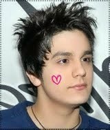 @LuanSantana ♥ amor e um sentimento que nao se escolhe quem amar mais ele vem quando menos se espera !  te amuh mais que tudo!
parceria :@FOFITAS_DO_LS