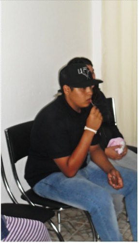 nem sempre o sorriso que eu levo no rosto e a vida que eu vivo levando mas sempre esto de cabeça erguida de pouco em pouco eu vou conquistando :)