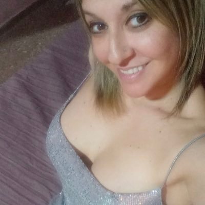 Hola, chicos aquí me tenéis para daros placer visualmente, tanto como haga falta. Algunos ya me conocéis pero para los que no aquí está mi onlyfans.