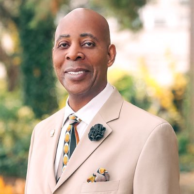 WilliamAJacobs1's profile picture. “I help semi-retired & retired seniors downsize easily, finding the perfect home for their next chapter!”