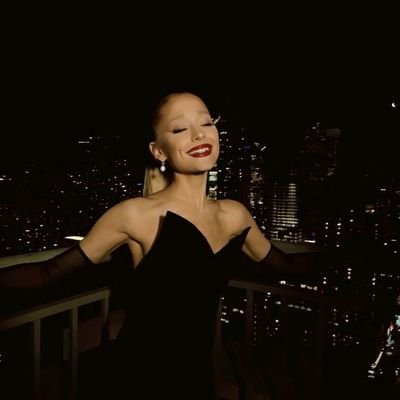 🤎stan list: Ariana Grande, Lana Del Rey, The weeknd🤎
#twitteroweksiazkary #marvel #harrypotter she/her