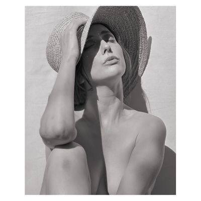 arctic_oxygen's profile picture. confidence is silent. insecurities are loud.