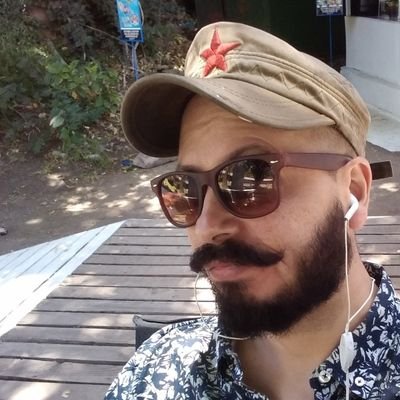 Periodista Parriano chilenoidespañol que
informa, educa, entretiene... y confunde
E$critor Fanta$ma (Con$ulte en email)
rodrigo.quintana.ortega@gmail.com