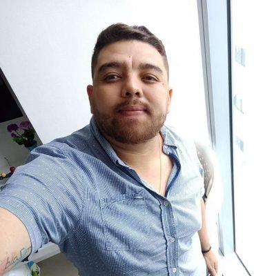 activista, antiuribista.
líder del movimiento laborista progresista.